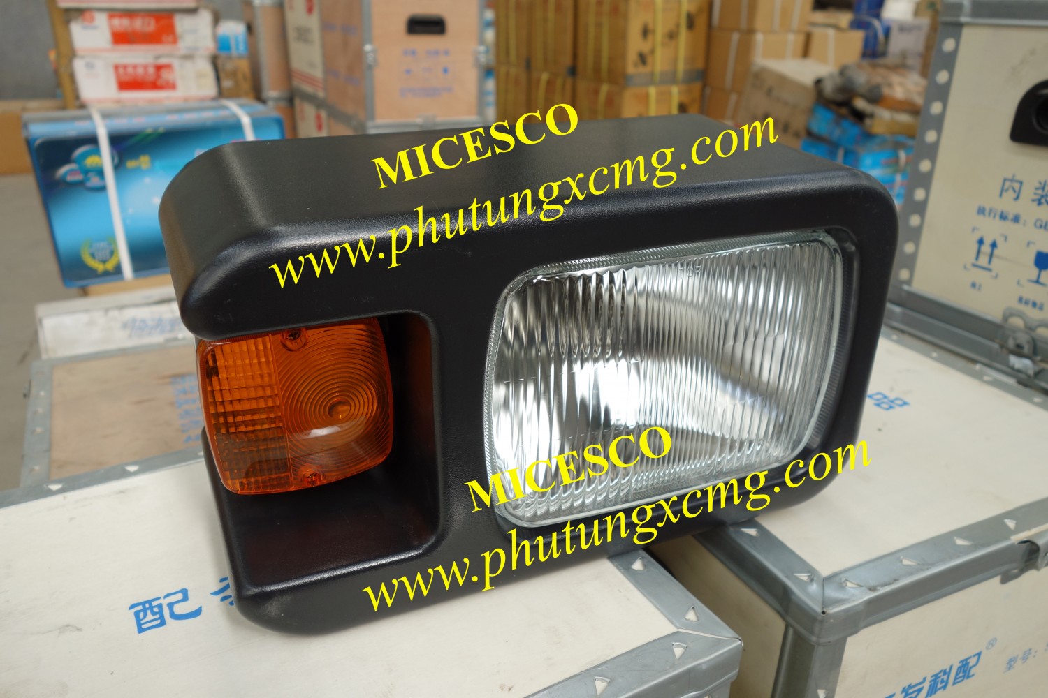 Đèn pha càng nâng máy xúc lật LW300F - XCMG